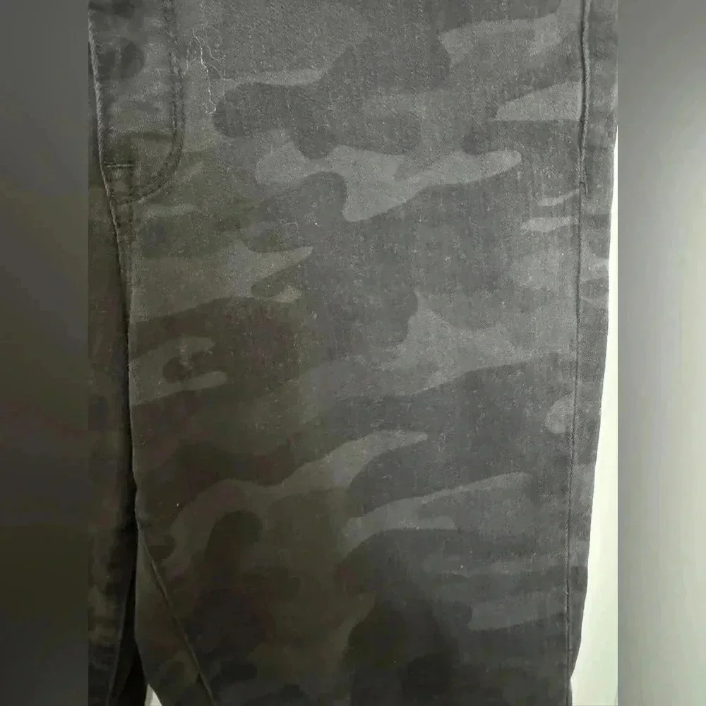 Social Standard by Sanctuary Ankle Skinny Mid Rise Flex Jean in Black Grey Camo - Picture 5 of 14